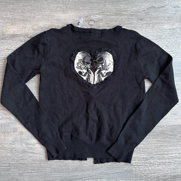 Retro skulled cardigan - Picture 2 of 3